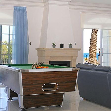 Villa Oceania - Beachfront Paralímni Kültér fotó